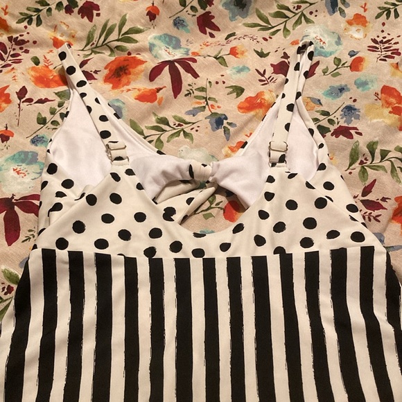 Juniors' Swim Swimsuit Women's Polka Dot & Stripe One-Piece Swimsuit| Sz XL - Picture 7 of 10